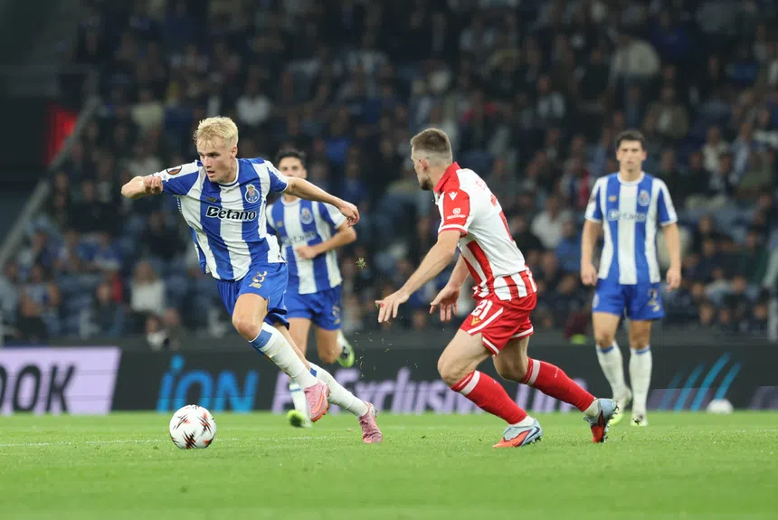 Locomotiva Froholdt! Dragão cospe fogo!