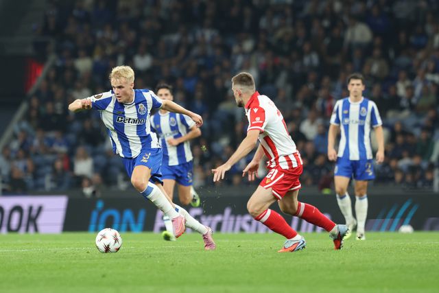 Locomotiva Froholdt levou Mora em primeira classe (as notas do FC Porto)