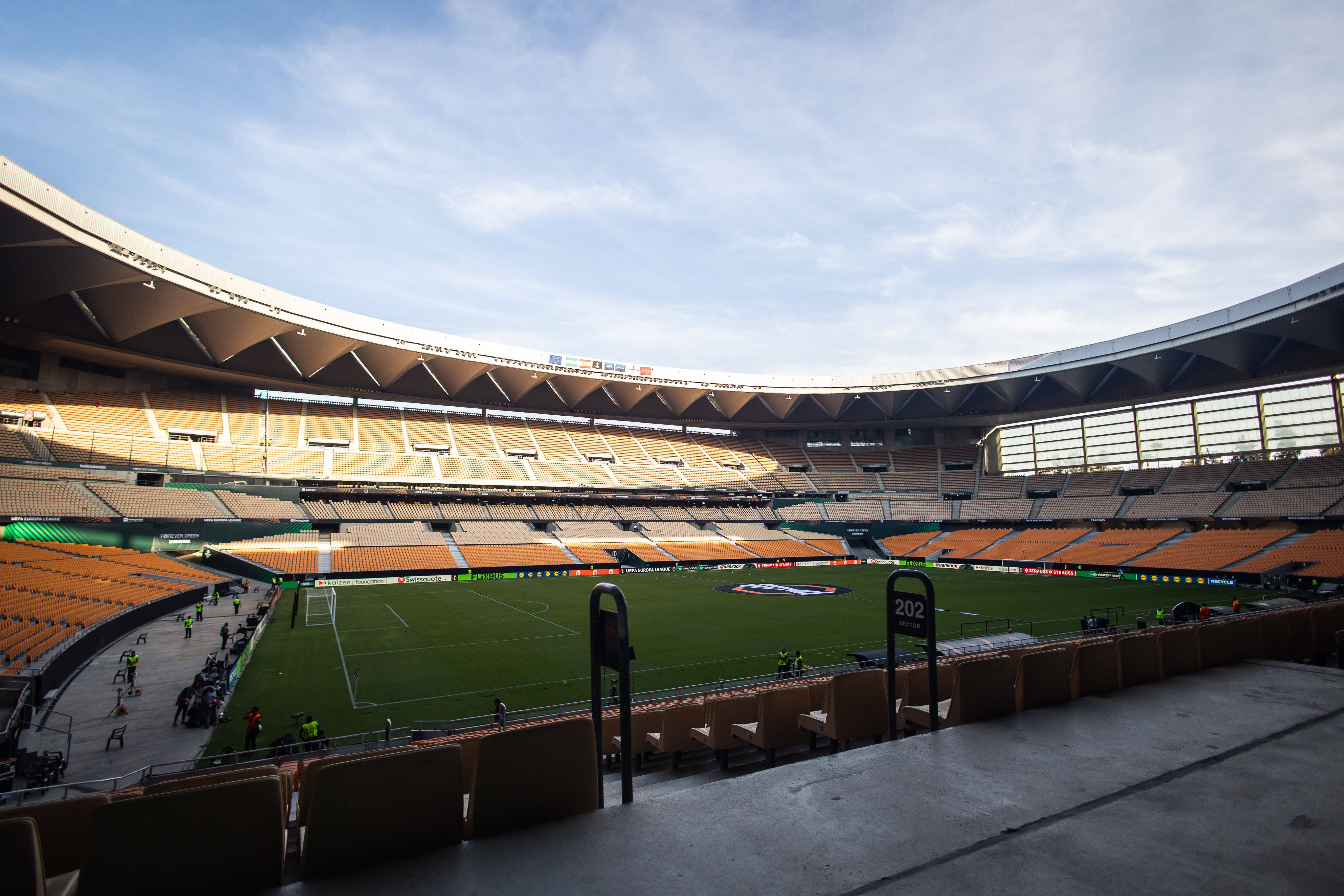Estádio La Cartuja, em Sevilha. Inaugurado originalmente em maio de 1999 para o Mundial de atletismo. Foi remodelado este ano e passou de 57 para 70 mil lugares