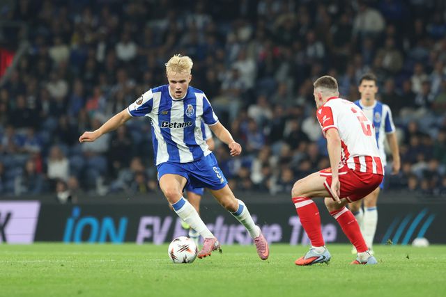 Victor Froholdt entrou em campo ao intervalo (Foto: Catarina Morais / Kapta +)