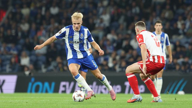 Victor Froholdt entrou em campo ao intervalo (Foto: Catarina Morais / Kapta +)