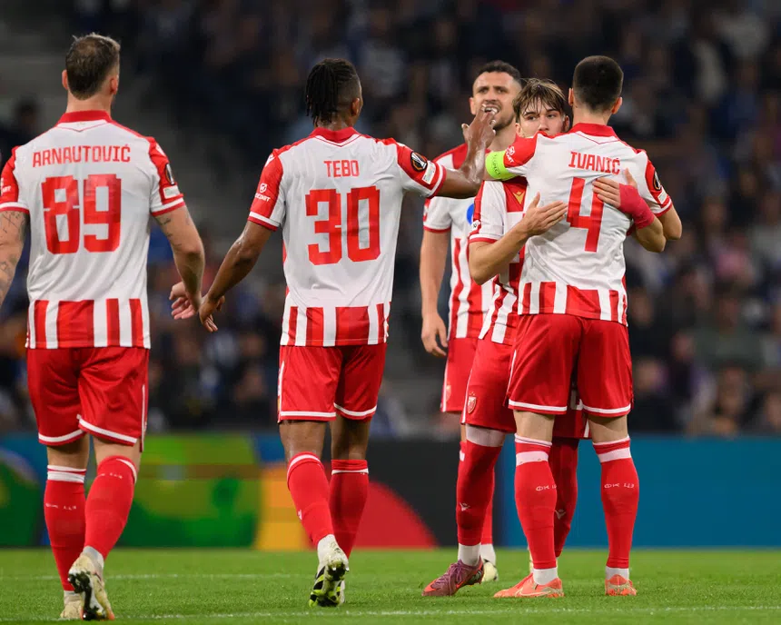 Dragão engasga! Miúdo sérvio cospe fogo