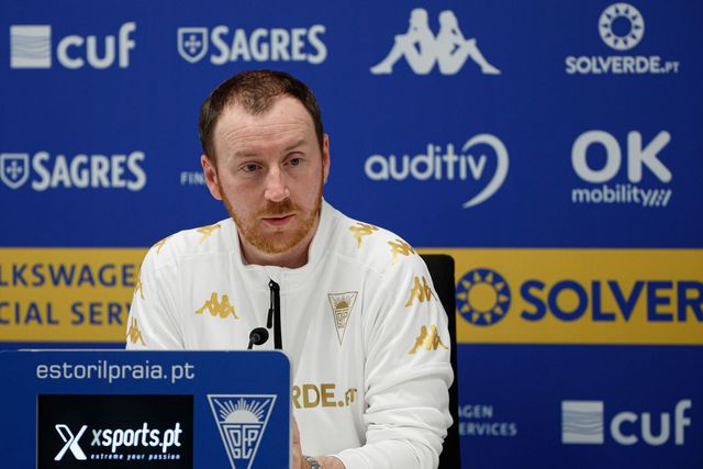 Ian Cathro: «Não estou aqui para fazer seis meses e ver se há um convite da Arábia…»