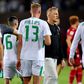 Desânimo de Heimir Hallgrimsson e seleção da Irlanda após derrota com a Arménia