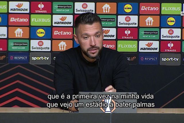 «Foi a primeira vez que vi um estádio a bater palmas após sofrer um golo»