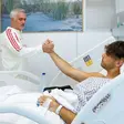 Mourinho visitou Raúl Asencio no hospital - Foto: Real Madrid