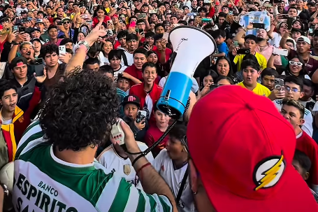 Multidão em Puebla, México, a apoiar Ronaldo