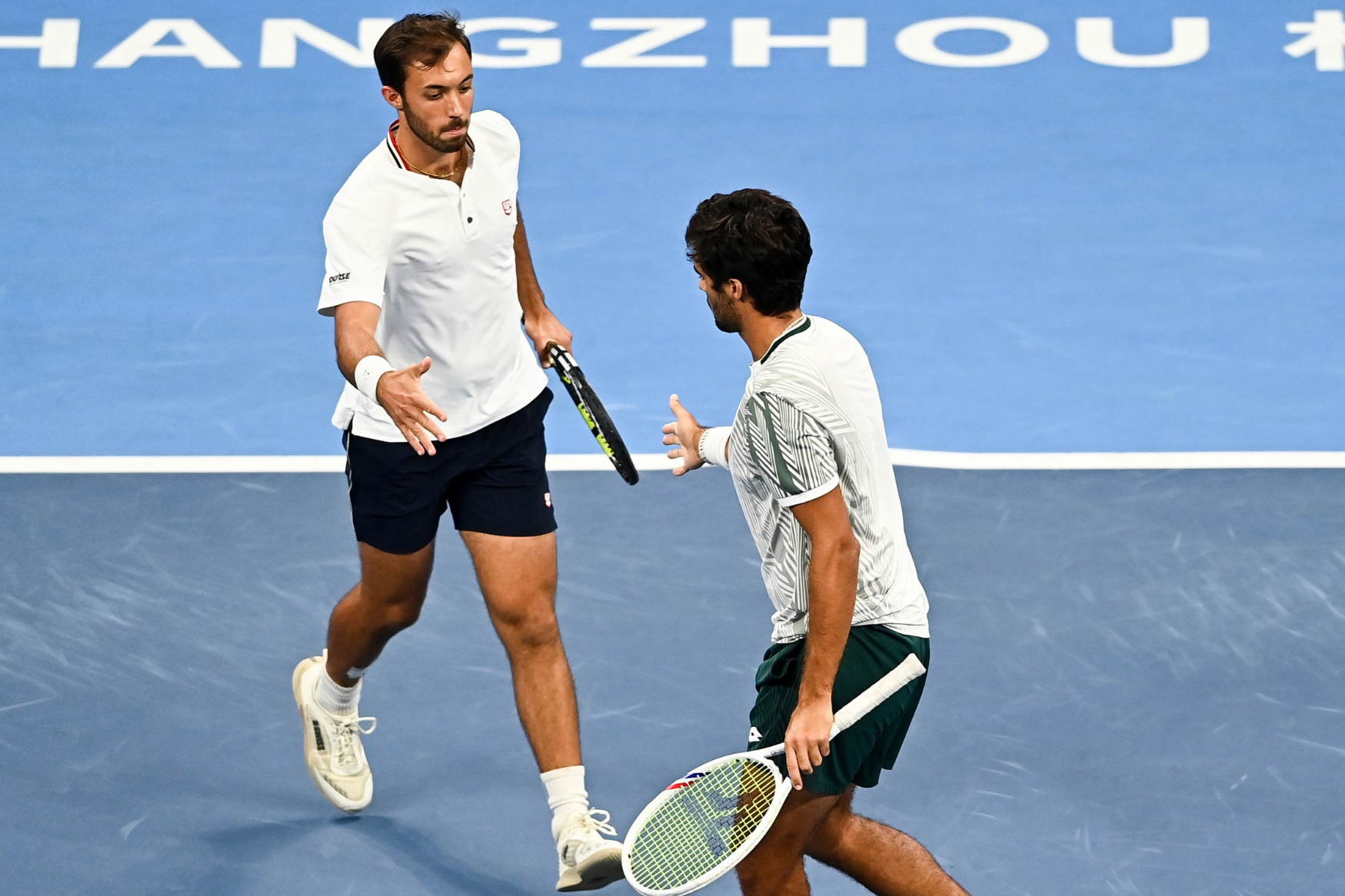 Francisco Cabral (de costas) e JJ Tracy chegaram a Pequim após vencer o torneio de Hangzhou (foto Open Hangzhou)