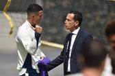 Cristiano Ronaldo e Pedro Proenca, Presidente da FPF, na Cidade do Futebol, em Oeiras. FOTO: Miguel Nunes/A BOLA