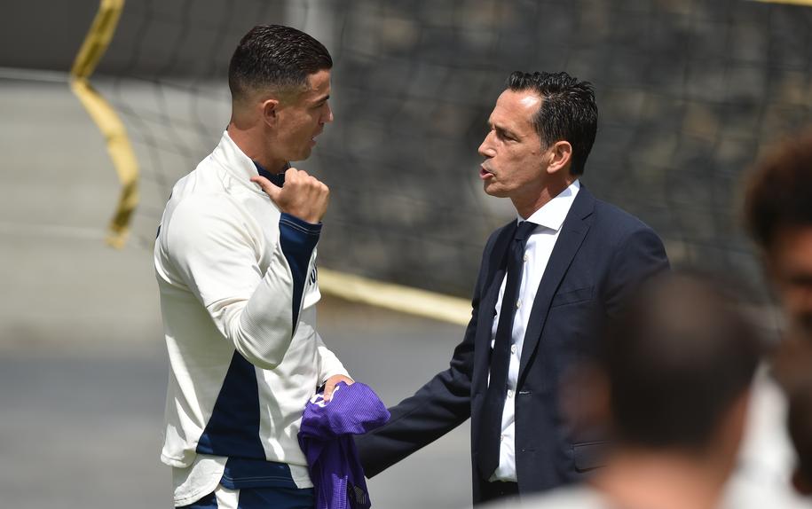 Cristiano Ronaldo e Pedro Proenca, Presidente da FPF, na Cidade do Futebol, em Oeiras. FOTO: Miguel Nunes/A BOLA
