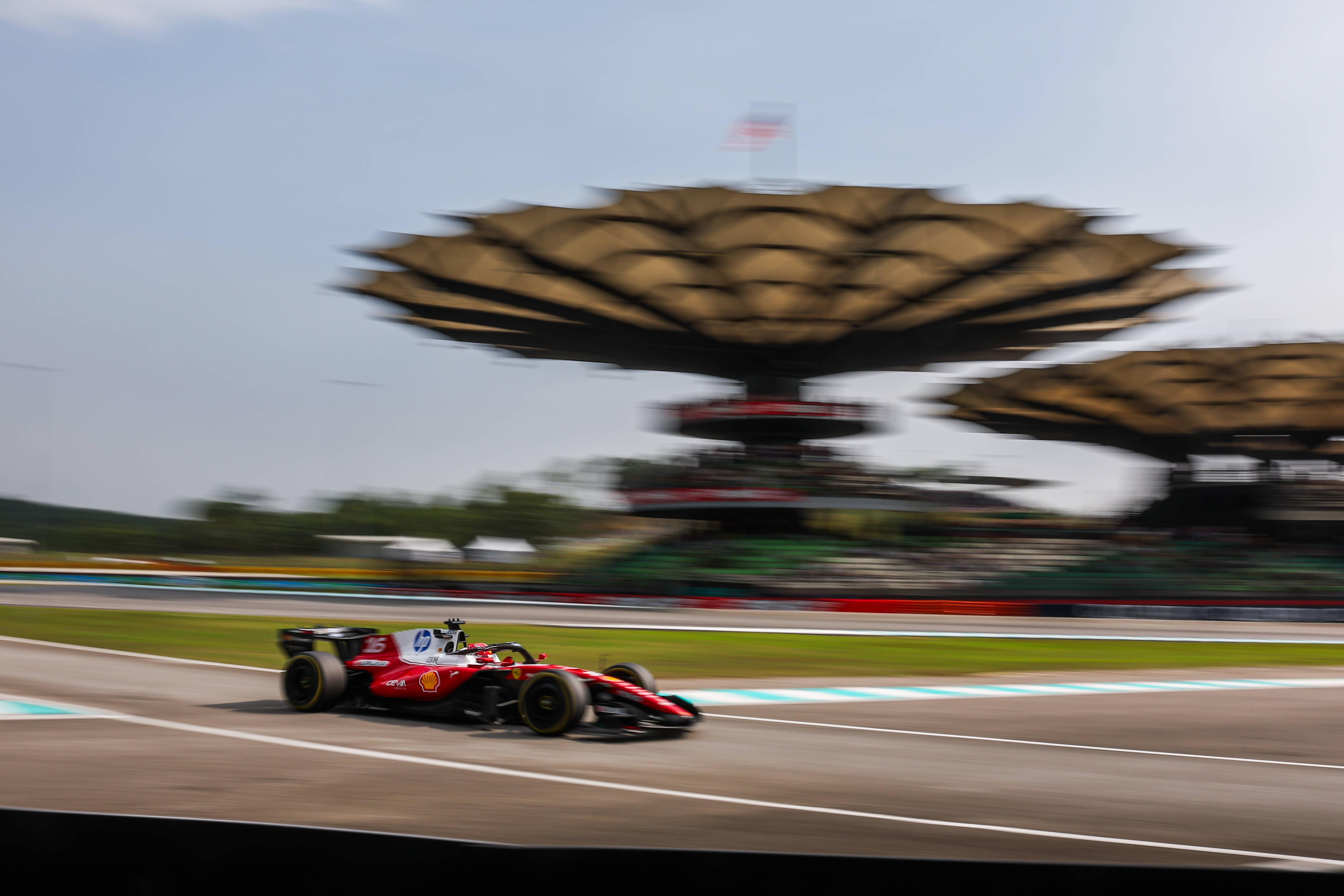 Charles Leclerc (Ferrari) foi o mais rápido na segunda sessão de treinos livres em Sepang