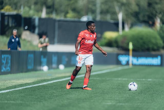 Brenner vLucas apontou o golo do Santa Clara, no jogo de preparação com o Celta de Vigo. -Foto: SANTA CLARA
