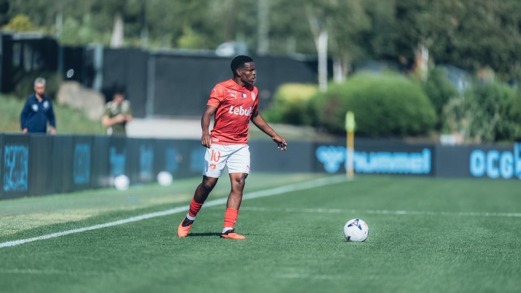 Brenner vLucas apontou o golo do Santa Clara, no jogo de preparação com o Celta de Vigo. -Foto: SANTA CLARA