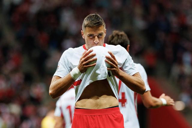 Jan Bednarek marcou no Polónia-Roménia e dedicou o golo à mulher
