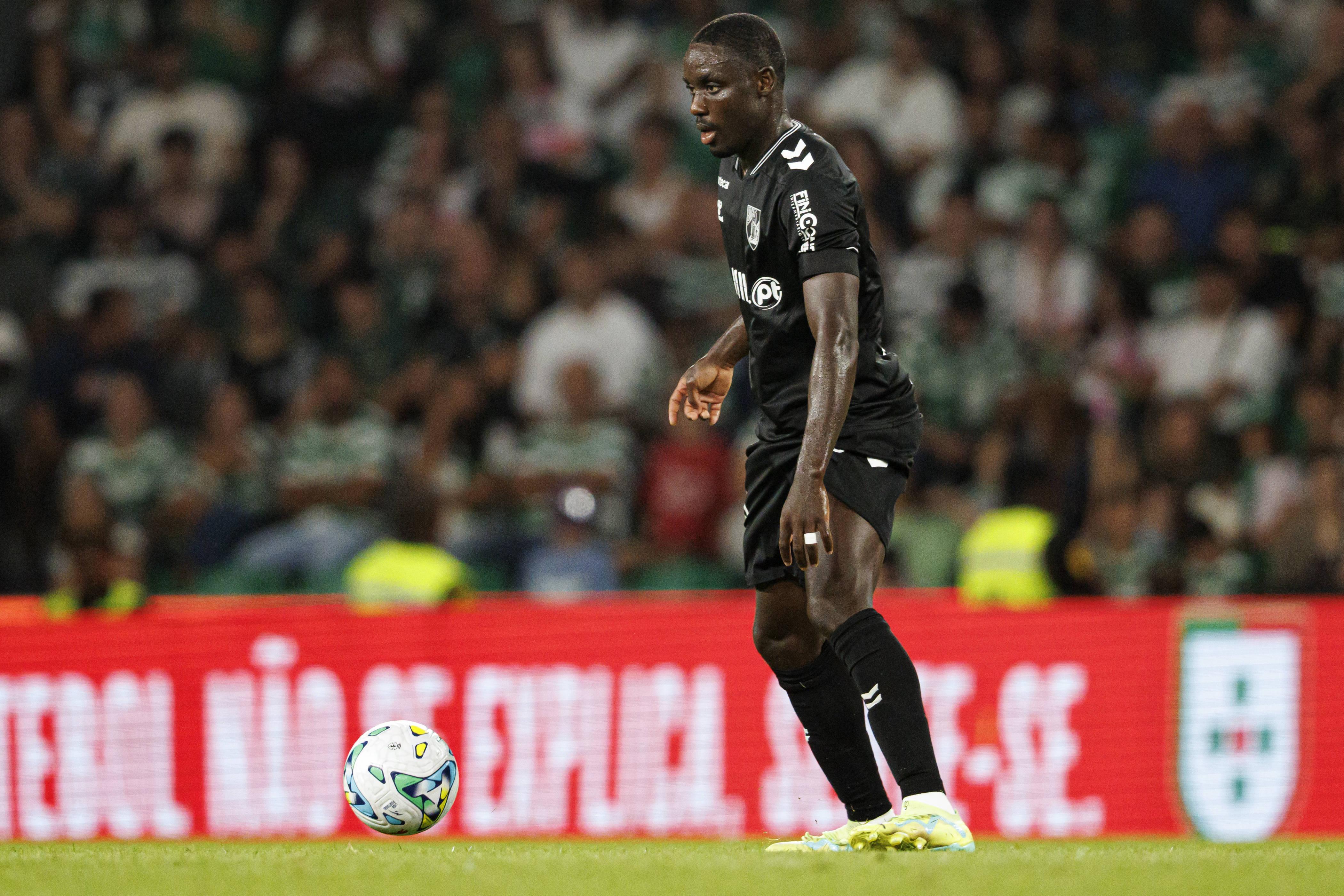 Beni Mukendi, médio do Vitória de Guimarães