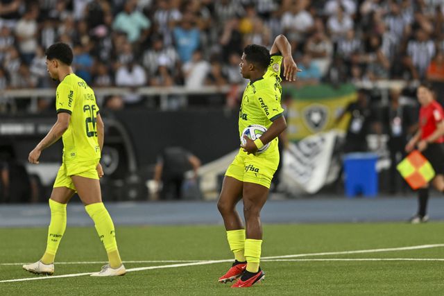 Endrick: «Ficou entalado em mim quando os adeptos deles gritaram 'campeão'»
