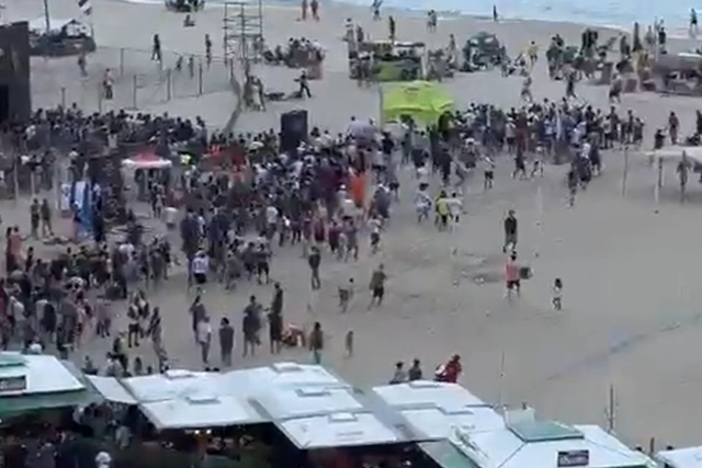 Vídeo: Adeptos do Boca Juniors alvo de emboscada por apoiantes do Fluminense em Copacabana