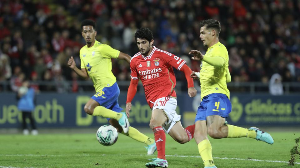 Gonçalo Guedes chega-se à frente no Benfica