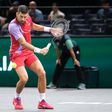 Djokovic sofre para chegar aos quartos de final do Masters 1000 de Paris