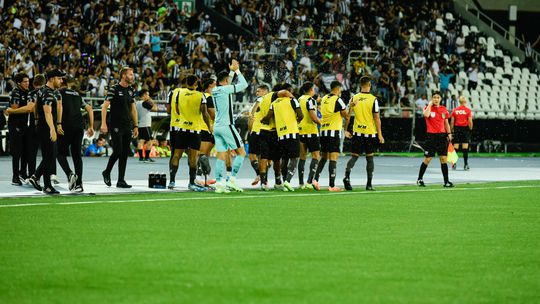 Jogador do Botafogo 'atira-se' a Abel Ferreira: «Hoje não reclamou»