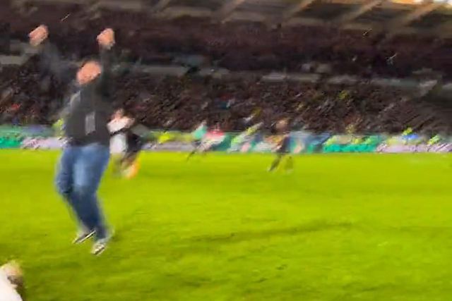 A festa do Saarbrücken após eliminar o Bayern da Taça