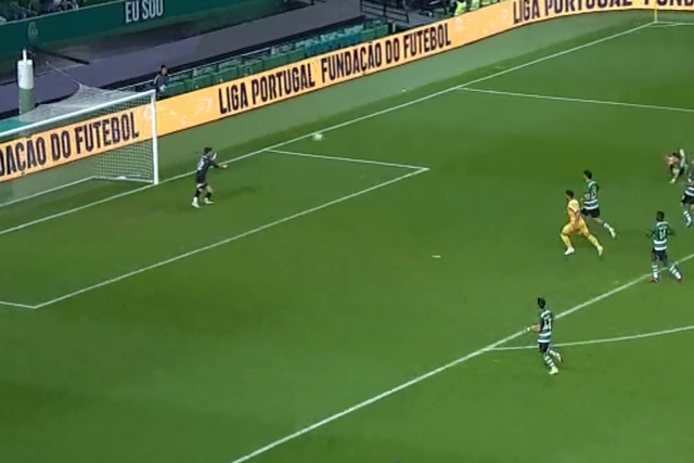 Bomba de Vítor Gonçalves vale segundo para o Farense (vídeo)