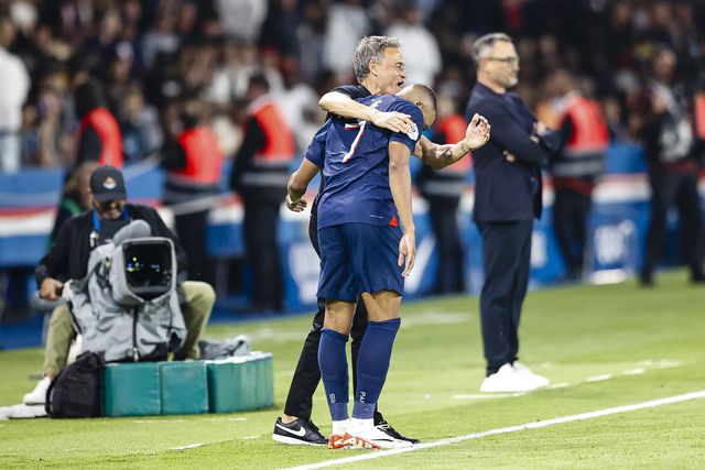 Luis Enrique sobre Mbappé: «Para ganhar a Bola de Ouro é preciso conquistar troféus por clube e seleção»