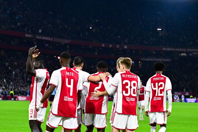 Pára tudo: Ajax regressa aos triunfos na estreia de Van't Schip (veja os golos)