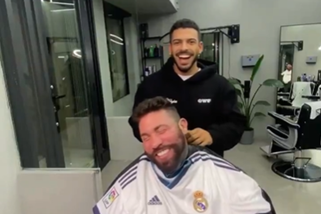 Vídeo: rivalidade Barcelona-Real Madrid chegou à barbearia
