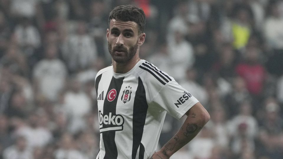 Besiktas escorrega em casa em jogo com cinco portugueses