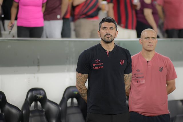Lucho González com registo muito negativo no Athletico Paranaense