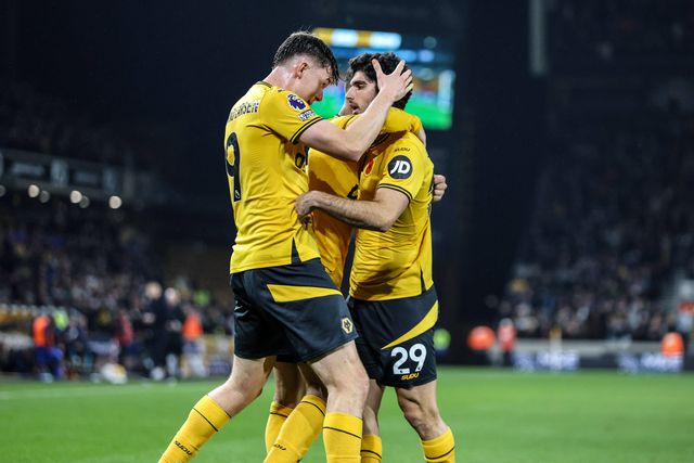 Meia hora final de golos e assistência de Guedes no empate entre Wolves e Crystal Palace