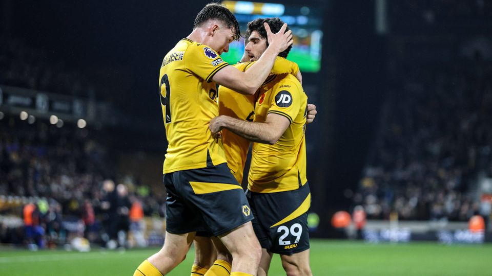 Meia hora final de golos e assistência de Guedes no empate entre Wolves e Crystal Palace