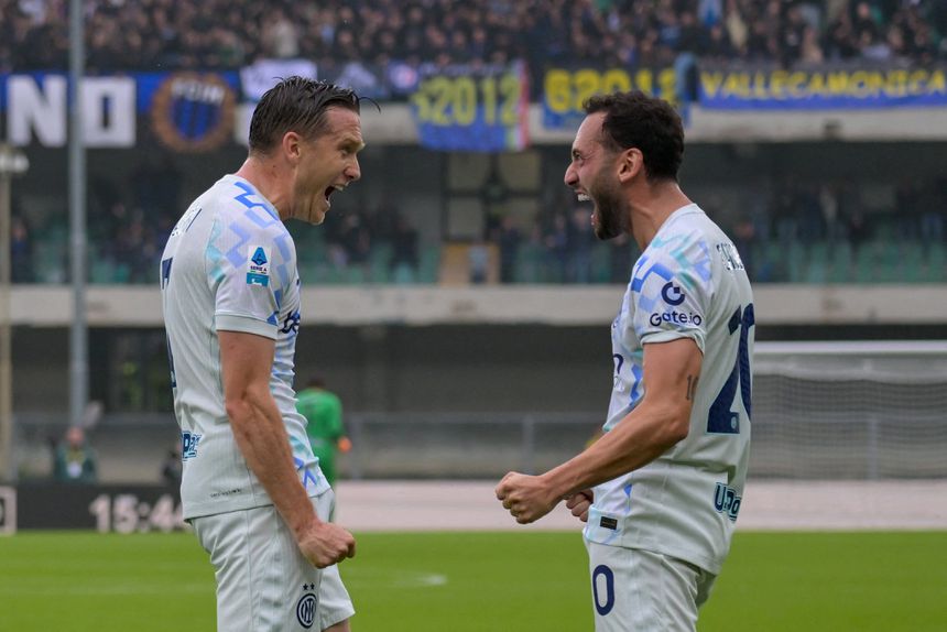 Zielinski e Çalhanoglu festejam golo do Inter
