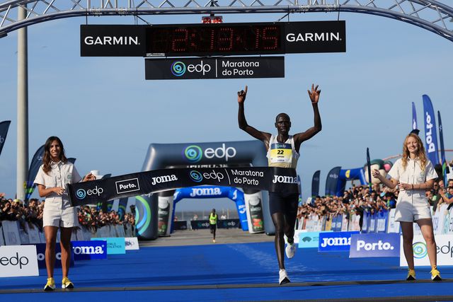 Queniano Aspel Kiprop vence 21.ª Maratona do Porto (Estela Silva/Lusa)