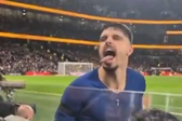 A curiosa reação de Pedro Neto na visita do Chelsea ao Tottenham