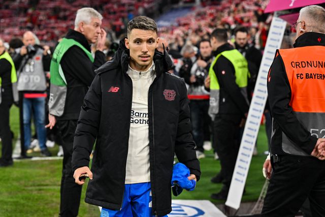 Grimaldo assistiu ao jogo entre o Bayern e o Leverkusen fora da ficha de jogo