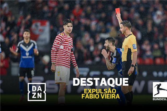 Fábio Vieira expulso por protestos com o árbitro e perde a cabeça