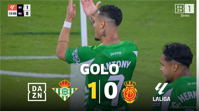 Antony regressa aos golos pelo Betis e com um golaço do meio da rua