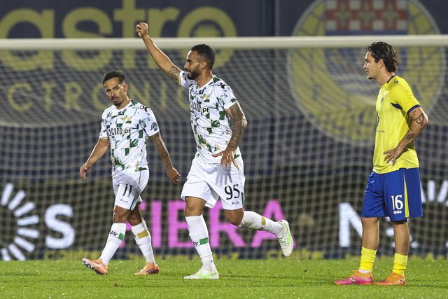 Guilherme Schettine marcou dois golos ao Arouca (Foto: LUSA/Paulo Novais)