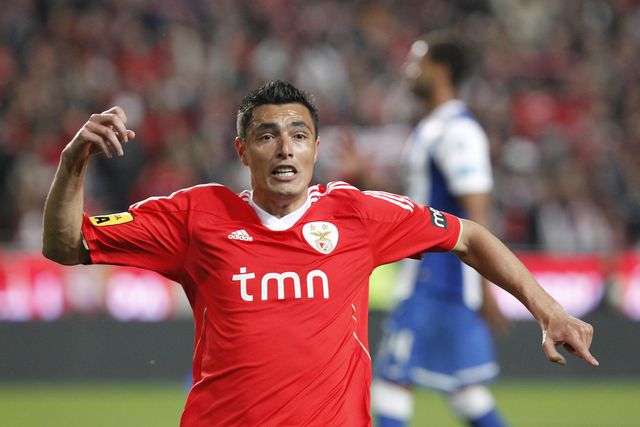Óscar Cardozo a festejar um golo pelo Benfica - Foto: A BOLA