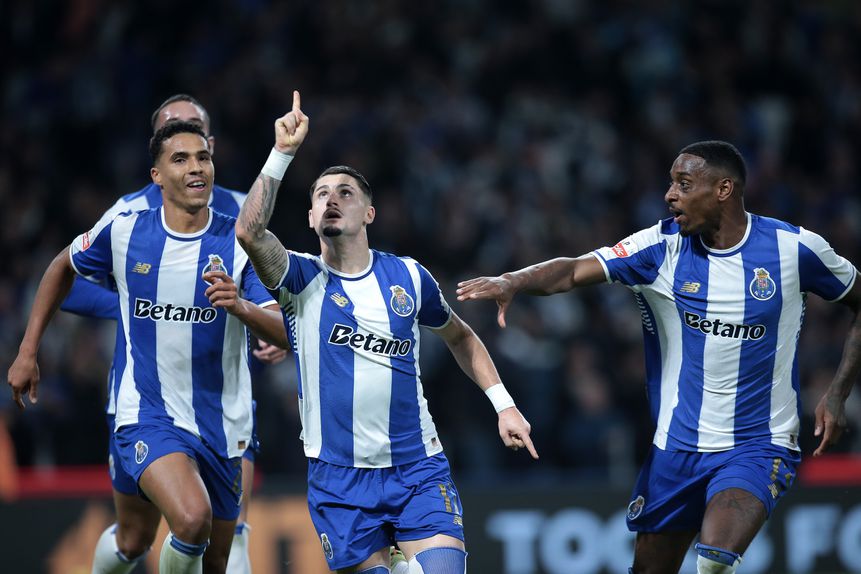 Camisola 17 dos azuis e brancos saltou do banco para decidir o clássico com os bracarenses