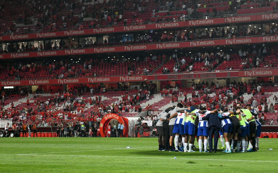 Um jogo do FC Porto na Luz... mas não como adversário do Benfica, imagina? - Foto: A BOLA