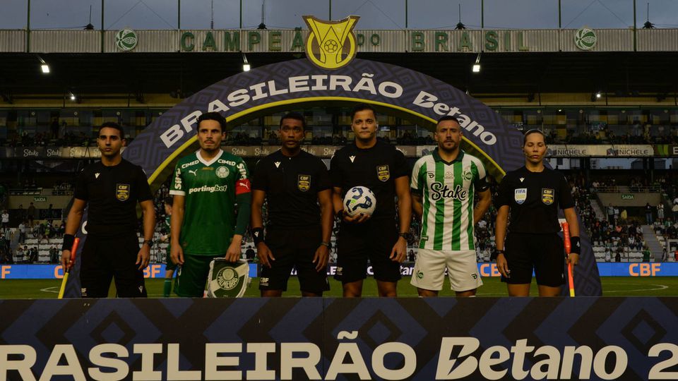 Image for Palmeiras teve de voltar ao balneário… para trocar de roupa