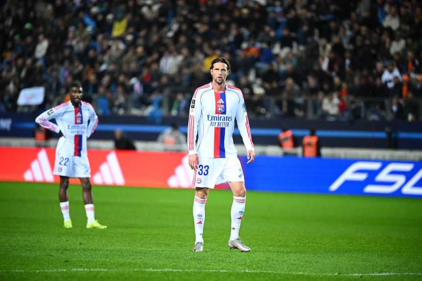 Hateboer, reforço do Lyon, de Paulo Fonseca, vindo do Rennes