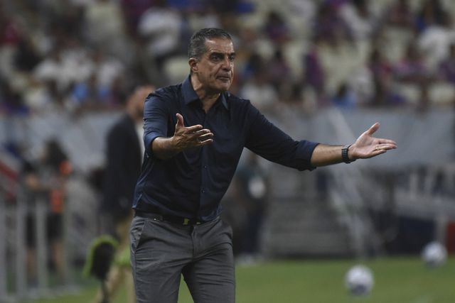 Renato Paiva foi despedido do Botafogo no final de junho, foi contratado pelo Fortaleza, mas acabou demitido 10 jogos depois - Foto: IMAGO