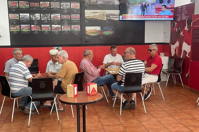 Casa do Benfica de Vila Real de Santo António no dia da votação. - Foto: Facebook da Casa do Benfica de VR Santo António