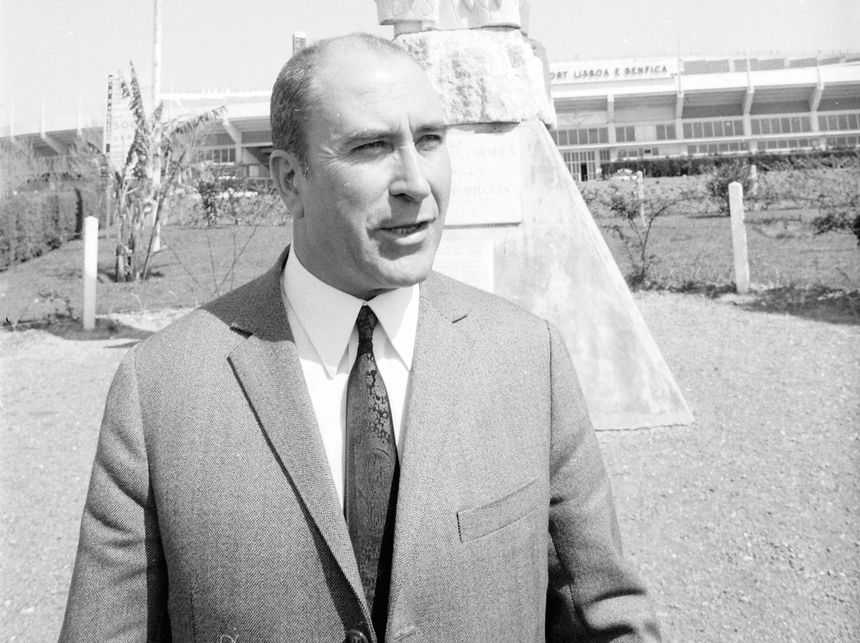 Fernando Martins, presidente responsável pelo 'fecho' do Terceiro Anel do antigo Estádio da Luz, pai de Raul Martins. FOTO A BOLA