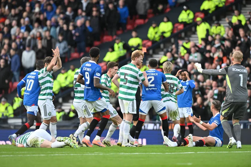 Celtic esmaga Rangers! Chermiti no abismo