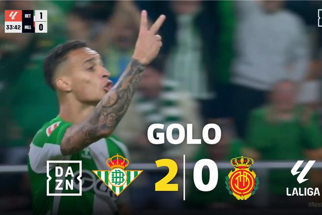 Mais um golaço de Antony! Brasileiro está endiabrado